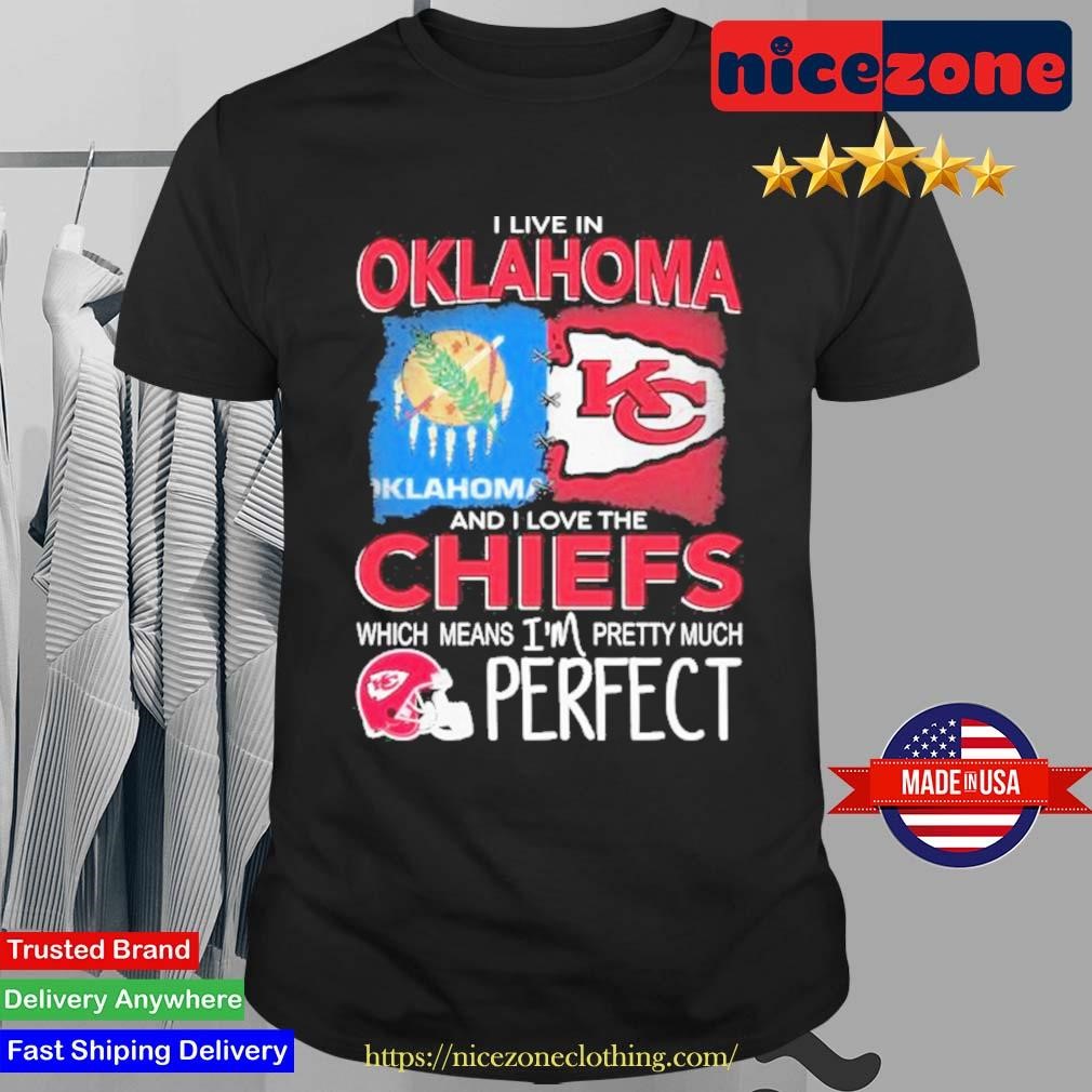 I Live In Oklahoma And I Love The Kansas City Chiefs Which Means I'm Pretty Much Perfect 2024 Shirt